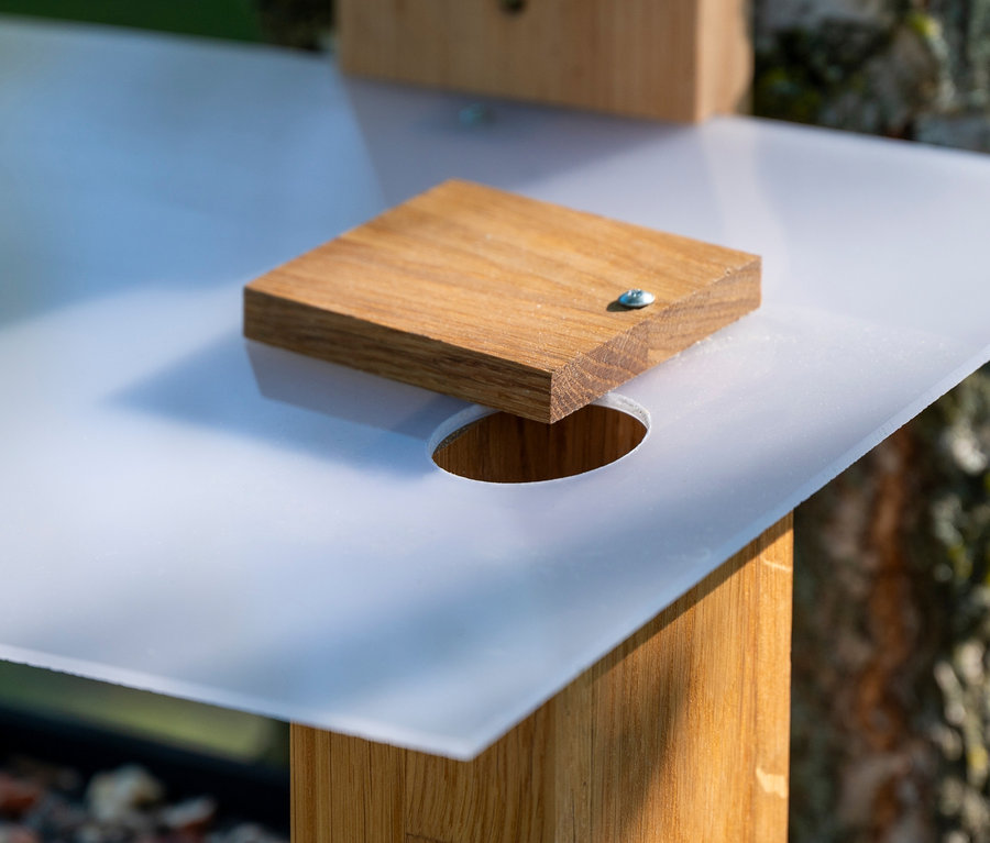 Detailaufnahme des Design-Vogelhauses »Futura I«.