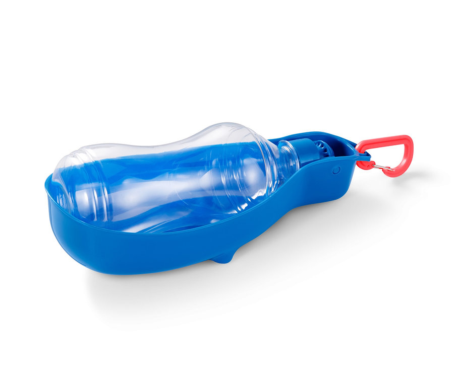 Eine blaue Hunde-Trinkflasche to go.