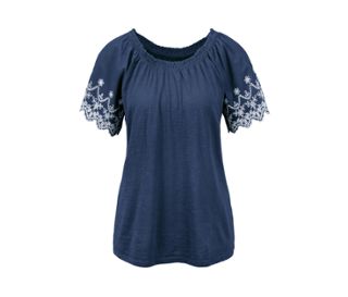 Mittelblau mit weißer Lochstickerei