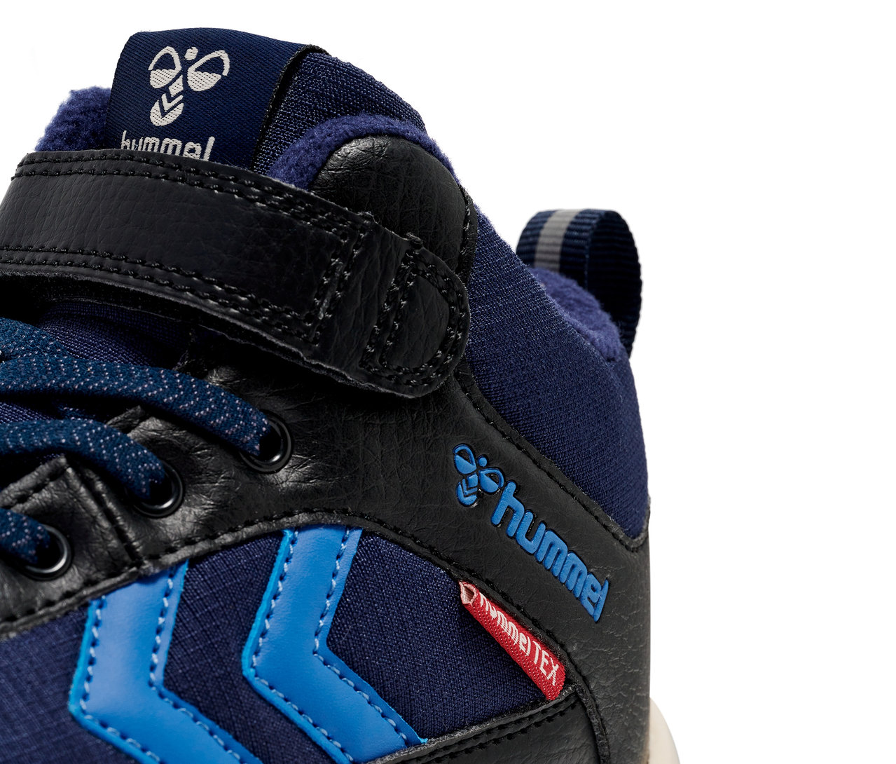 Detailaufnahme eines blauen HUMMEL Root Tex Jr.