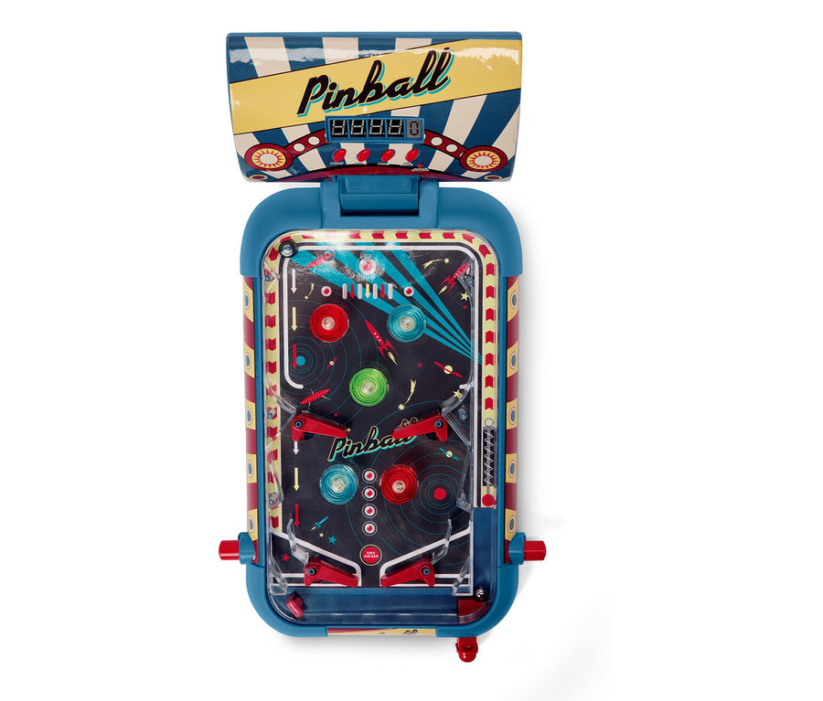 Detailaufnahme von oben eines Retro-Flipperautomaten mit blauem Rahmen und bunten Elementen.