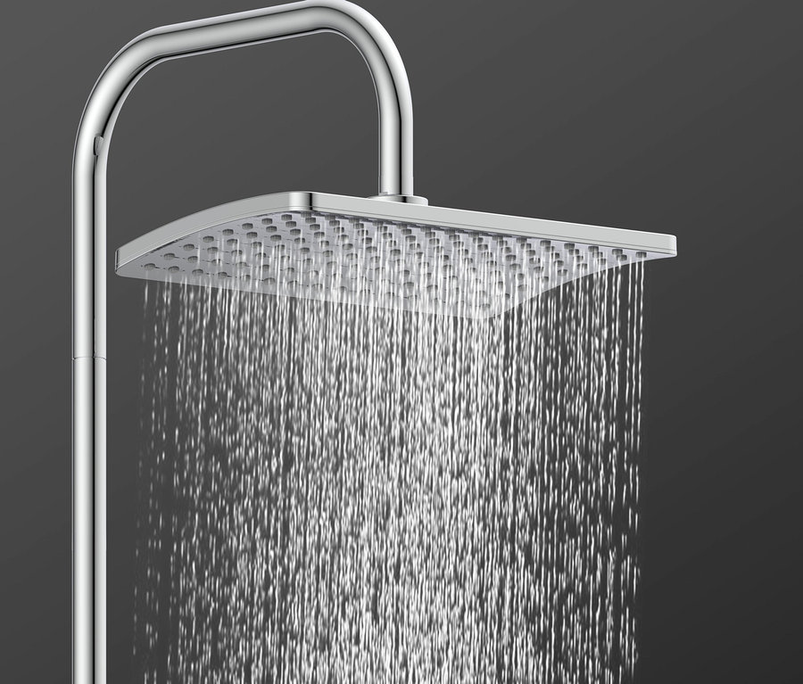 Wasser fließt aus dem chromfarbenen Überkopfbrause-Set »Mallorca«.