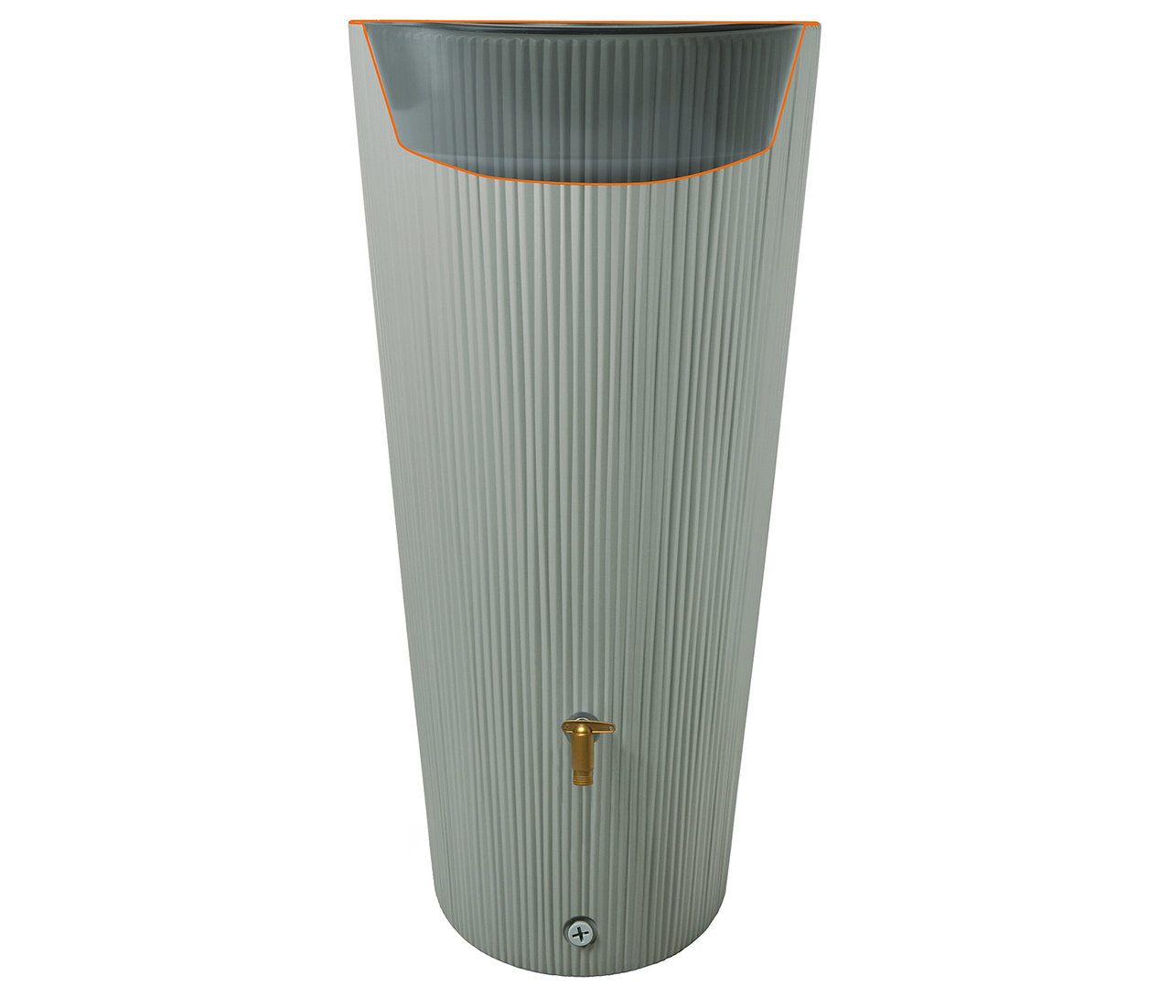 Eine hohe, schmale, graue Regentonne mit vertikalen Rillen und einem Messinghahn ist vor einem weißen Hintergrund zu sehen.