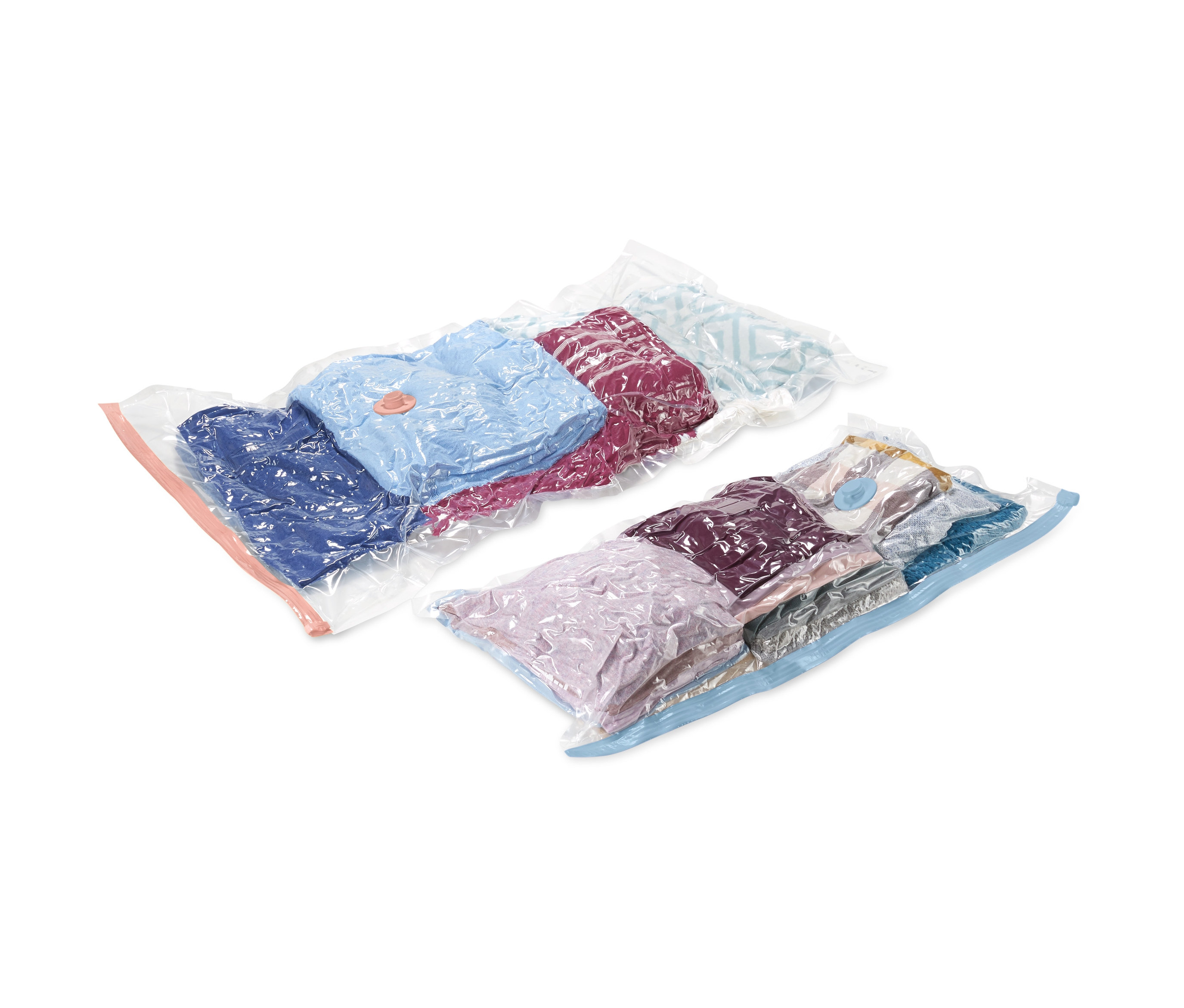 Zwei liegende Vakuum-Aufbewahrungsbeutel mit Kleidung.