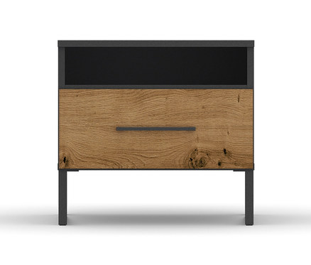 Ein rauch »Butte« Nachttisch mit einer Schublade und einem offenen Fach.