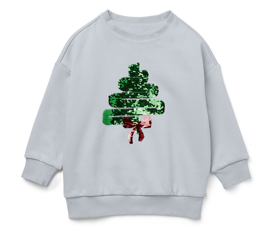 Hellblauer Pullover mit glitzerndem Weihnachtsbaum und roter Schleife.