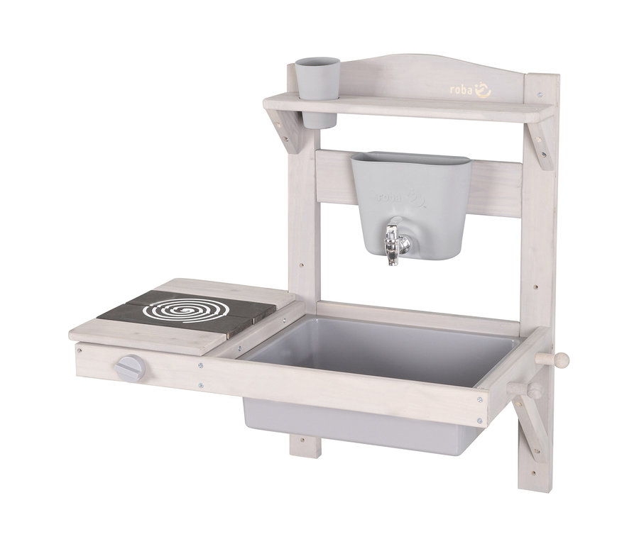 Helle Holzausführung von Roba Matschküche zum Hängen mit Spüle, Wasserhahn, Kochfeld und Tasse.