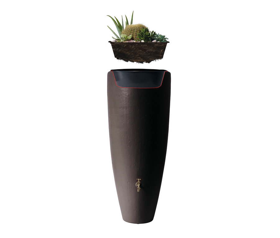 Eine braune Garantia 2-in-1-Regentonne-Komplett-Set, ca. 300 l, mocca mit Pflanzen.