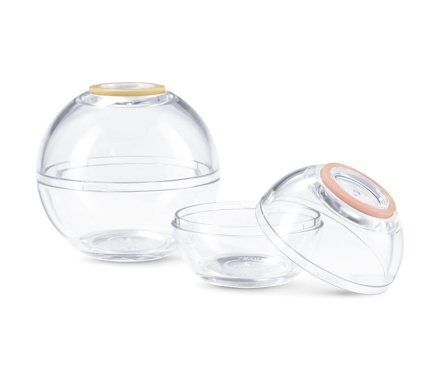 Zwei durchsichtige Frischhaltekugeln.