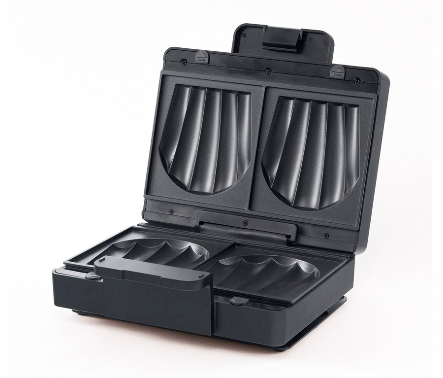 Geöffneter WILFA Sandwichtoaster auf einem weißen Hintergrund.