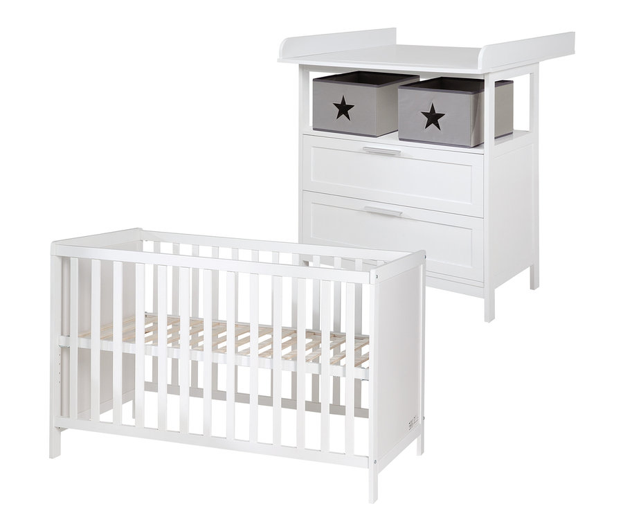 Weißes roba Kinderzimmer-Set mit Bett und Kommode.