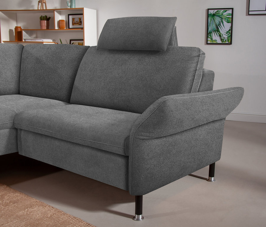 Nahaufnahme eines grauen Ecksofas "Jonas", links.