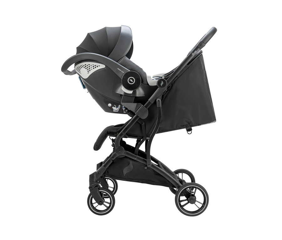 Schwarzer Kinderwagen mit Babyschale vom Typ Osann Sportwagen »Boogy«.