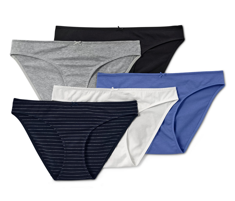 Fünf Slips in verschiedenen Farben und Mustern, darunter gestreifte.