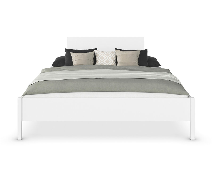 Weißes Bettgestell mit grauer Decke und Kissen.