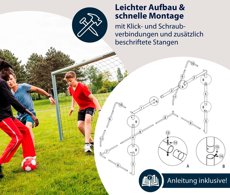 Drei Jungen spielen Fußball vor einem HUDORA Fußballtor »Expert 180« auf einer Wiese.