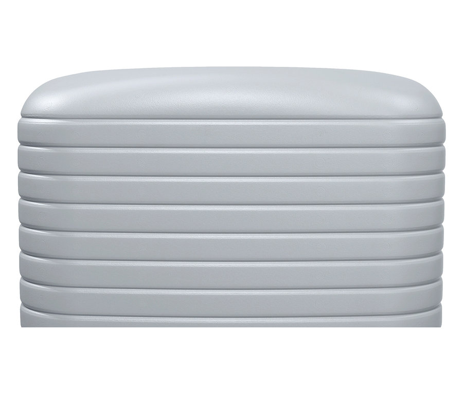 Grauer, horizontal gerippter Hocker mit abgerundeten Kanten.