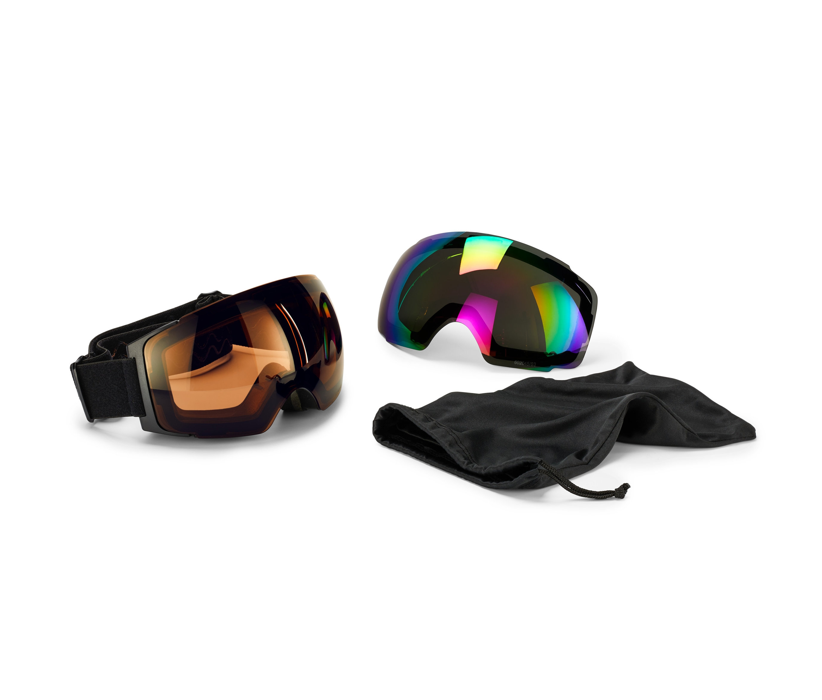 Eine Skibrille mit magnetischen Wechselscheiben und ein Stoffbeutel.