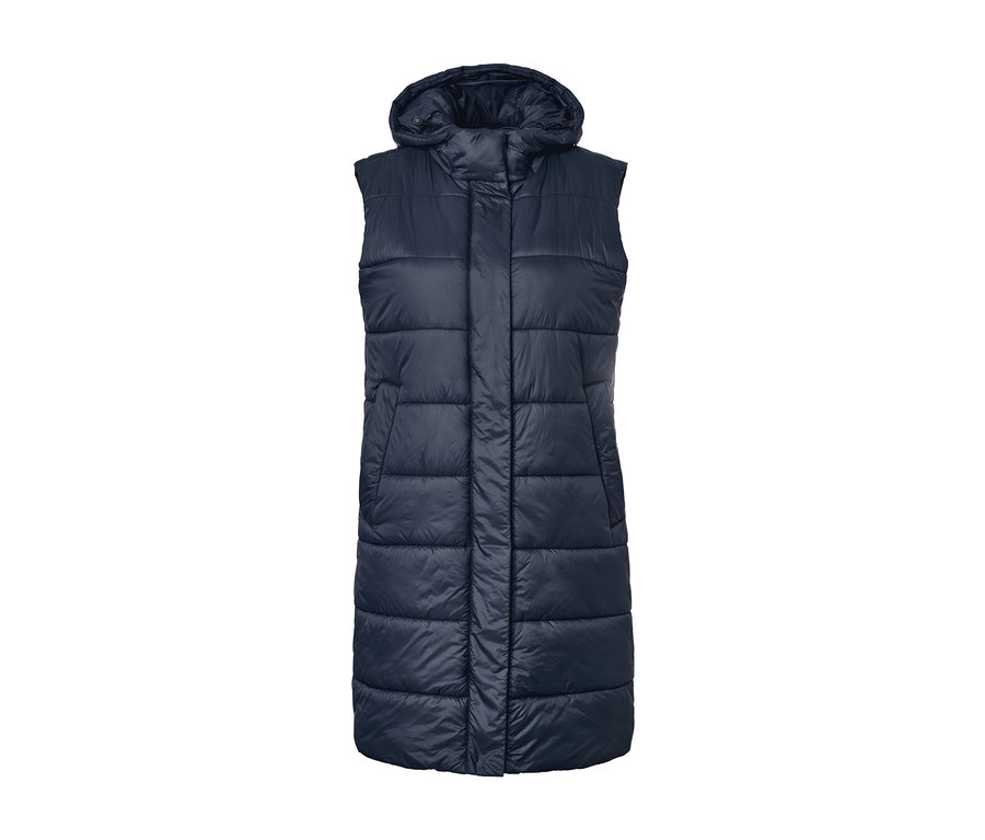 Eine lange, marineblaue Steppweste mit Kapuze.