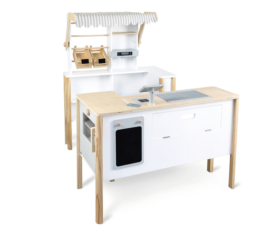 small foot Kaufladen und Kinderküche »fresh« aus Holz, freistehend vor weißem Hintergrund.