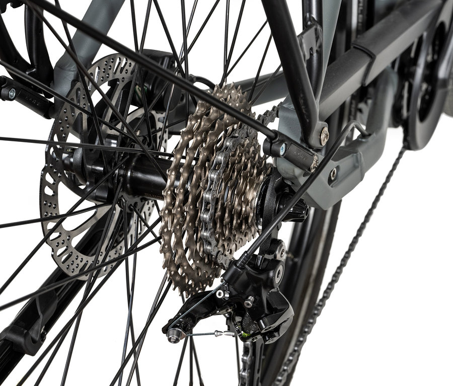 Detailaufnahme vom Hinterrad eines HAWK E-TREKKING 500 GENT.