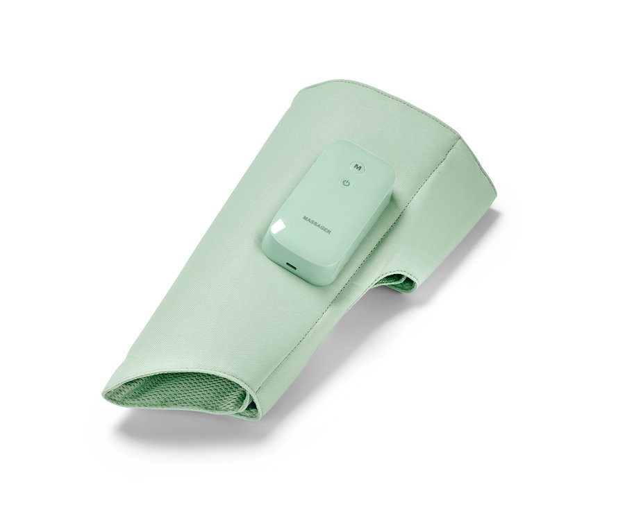 Nahaufnahme einer hellgrünen Akku-Massage-Manschette mit Bedienfeld.