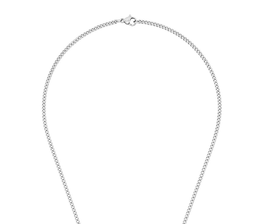 Nahaufnahme einer silbernen Halskette auf weißem Hintergrund.