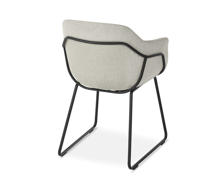 Beiger, gepolsterter Schalenstuhl mit Metallbeinen.