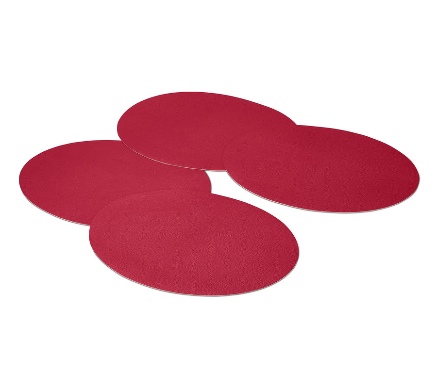 Vier rote, wendbare Platzsets liegen übereinander.