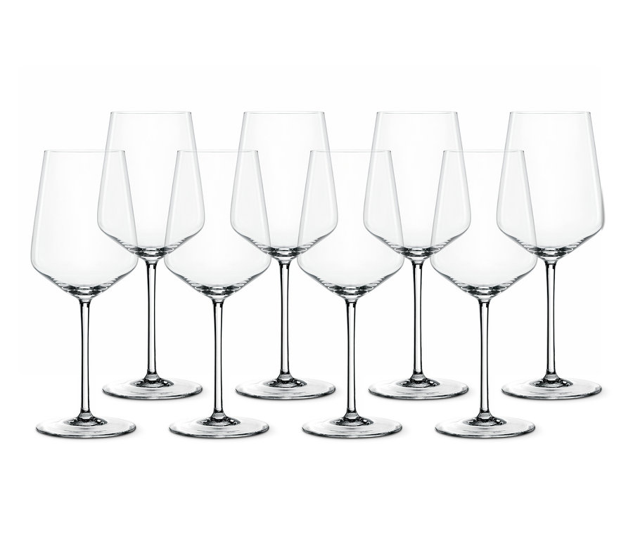 Acht Spiegelau Rotweingläser und Weißweingläser »Style« stehen in einer Reihe.