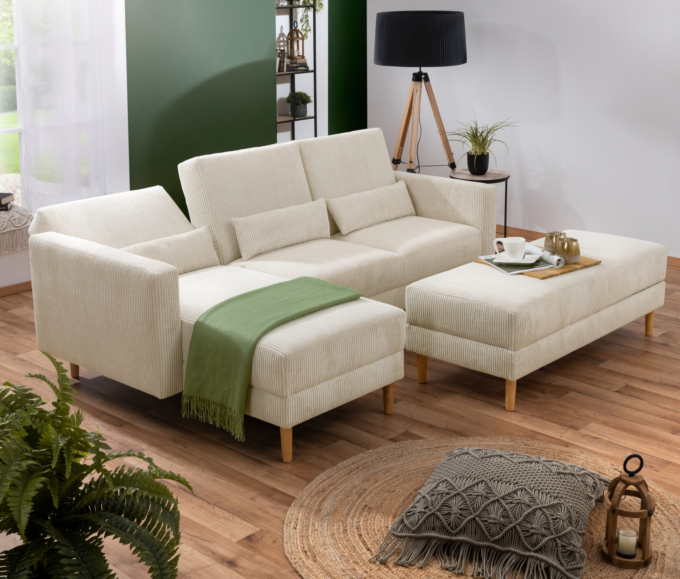 Ein cremefarbenes Federkern Eck-Schlafsofa »Jenna« steht im Wohnzimmer.