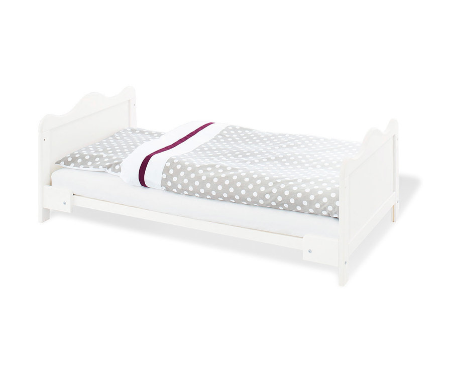 Weißes Pinolino Babybett »Florentina« mit grauem Bettbezug mit weißen Punkten.