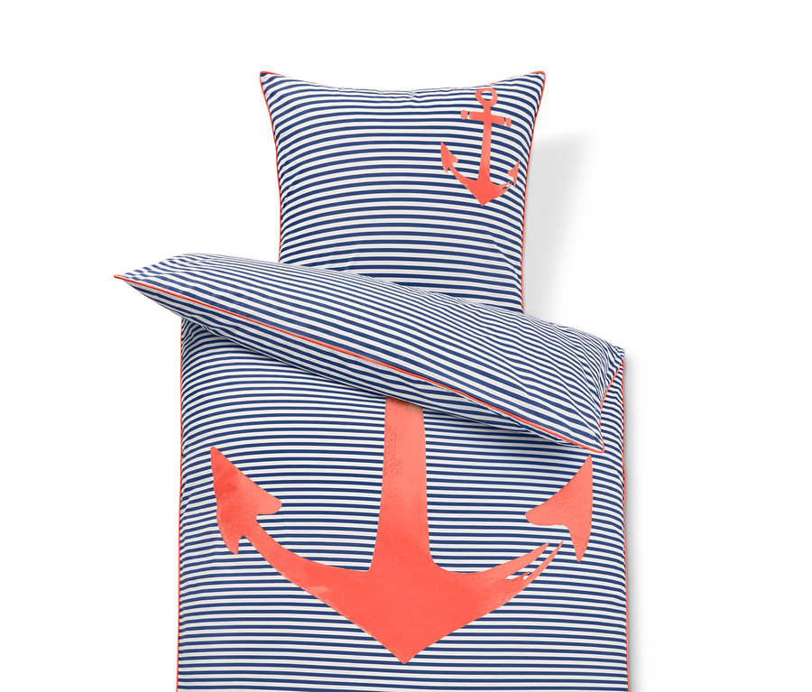Gestreifte Perkal-Bettwäsche mit Ankermotiv.