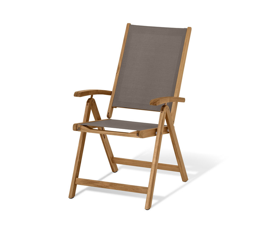 Ein »Lenja« Hochlehner mit verstellbarer Rückenlehne aus Holz und Textil.