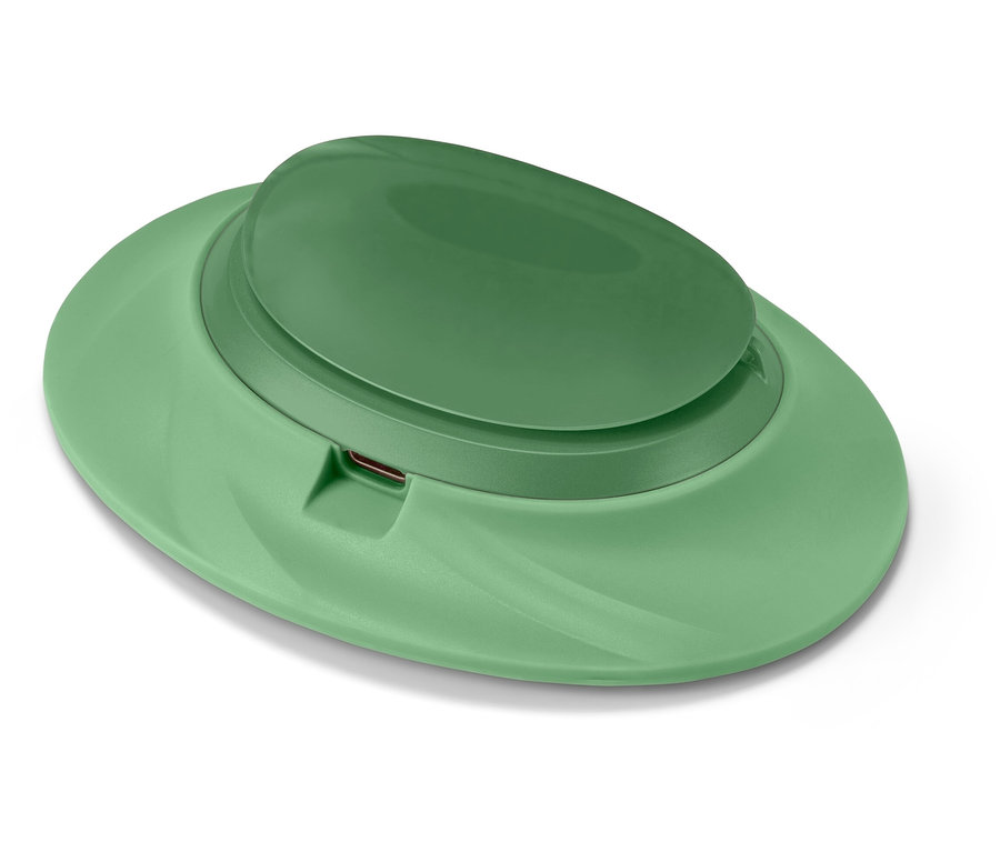 Ein grüner Seifenspender auf weißem Hintergrund.