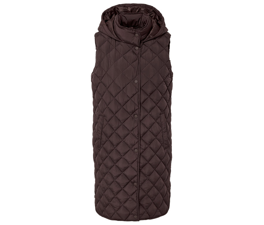 Eine braune, gesteppte Weste mit Kapuze und Knopfverschluss.