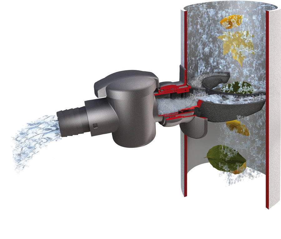 Querschnitt eines Fallrohrfilters mit Wasser und Blättern.