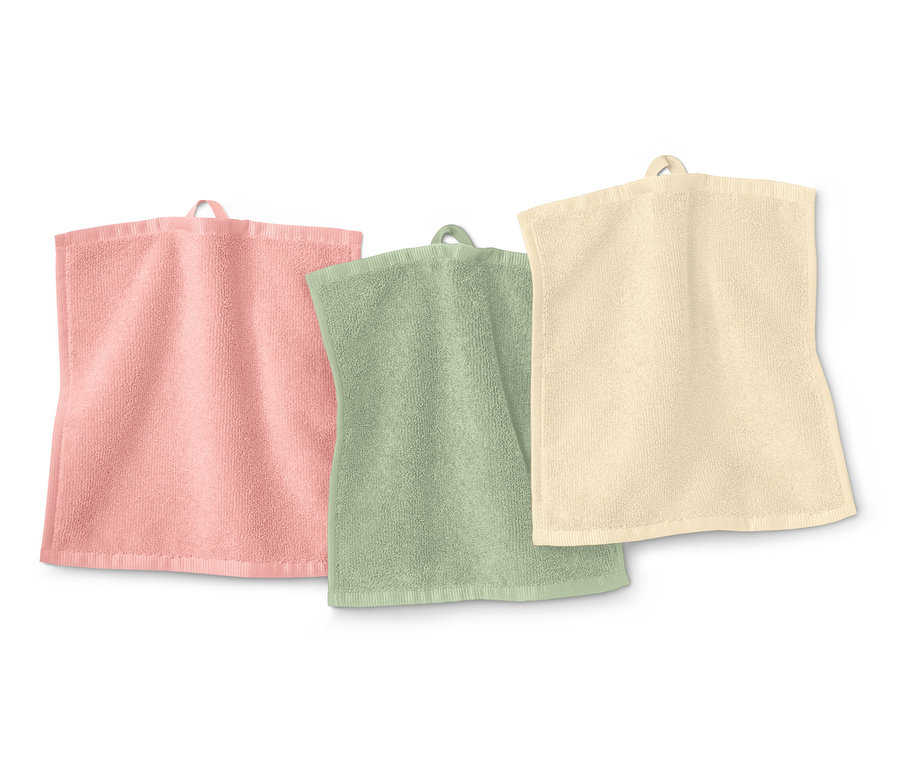 Drei Microfaser-Kosmetiktücher in Rosa, Grün und Creme.