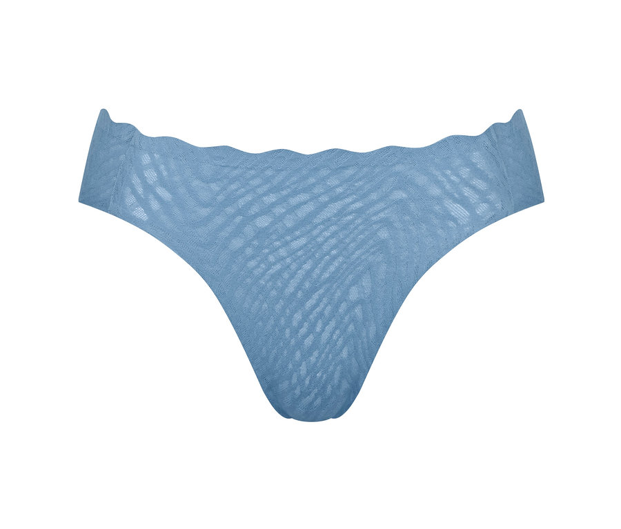 sloggi ZERO Feel Bliss High leg in Azurblau auf weißem Hintergrund.