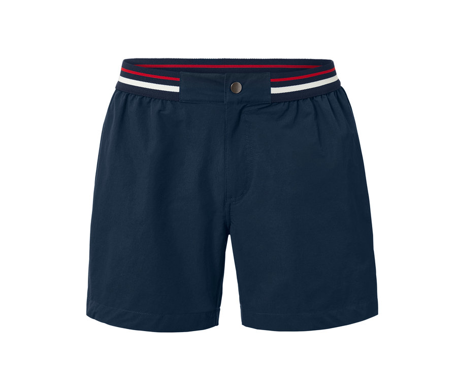 Marineblaue Badeshorts mit rot-weiß-blau gestreiftem Bund.