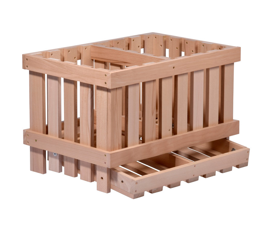 Holzvorratsbehälter mit Lamellen und Auszugslade.