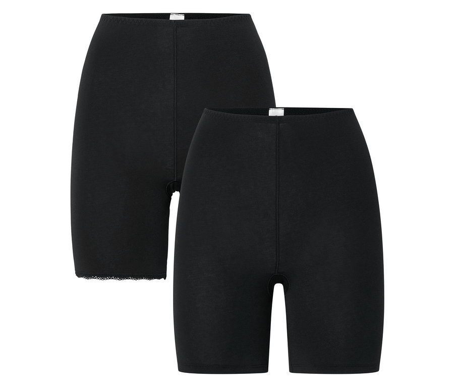 Zwei schwarze Radler-Shorts liegen übereinander vor einem weißen Hintergrund.