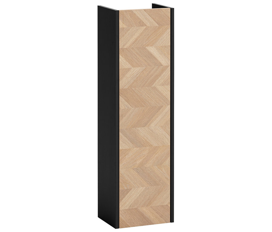 Ein schmaler Schrank mit einer Fischgrätmuster-Tür und schwarzen Seiten.