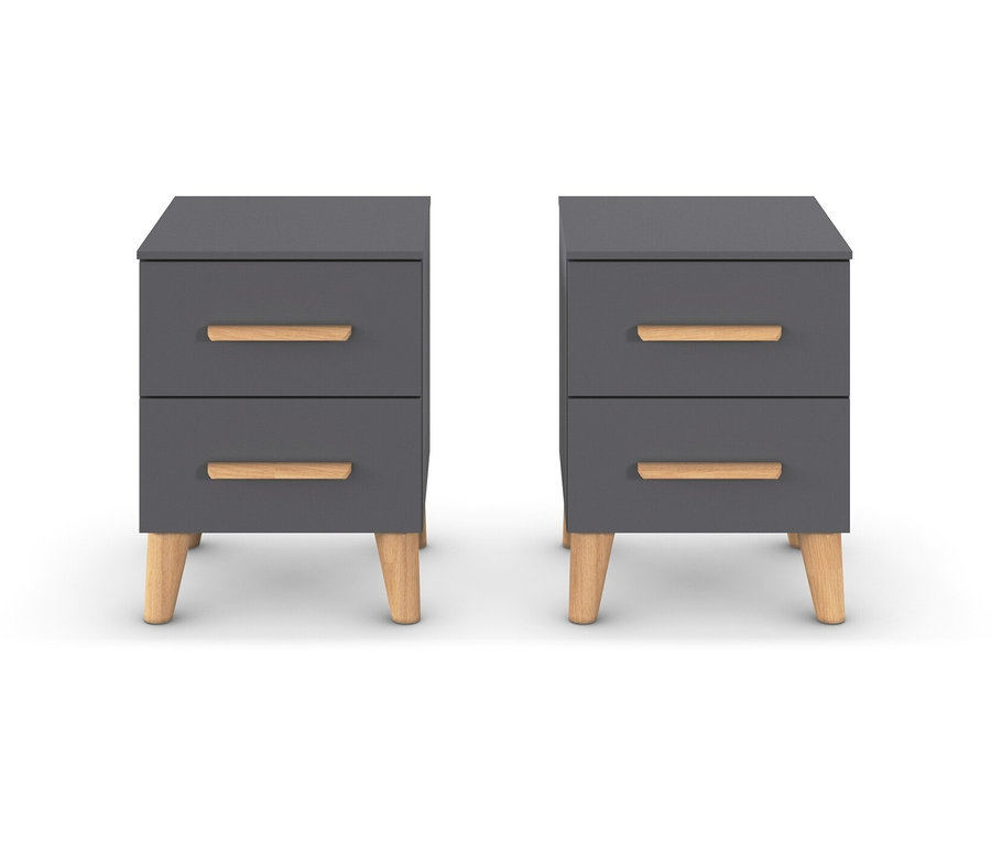 Zwei graue Nachttische mit Holzfüßen und Schubladengriffen.