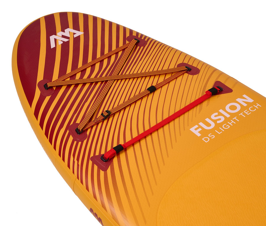 Detailaufnahme des gelb-roten Aqua Marina SUP Boards »Fusion« 10'10" mit Bungee-Seilen.