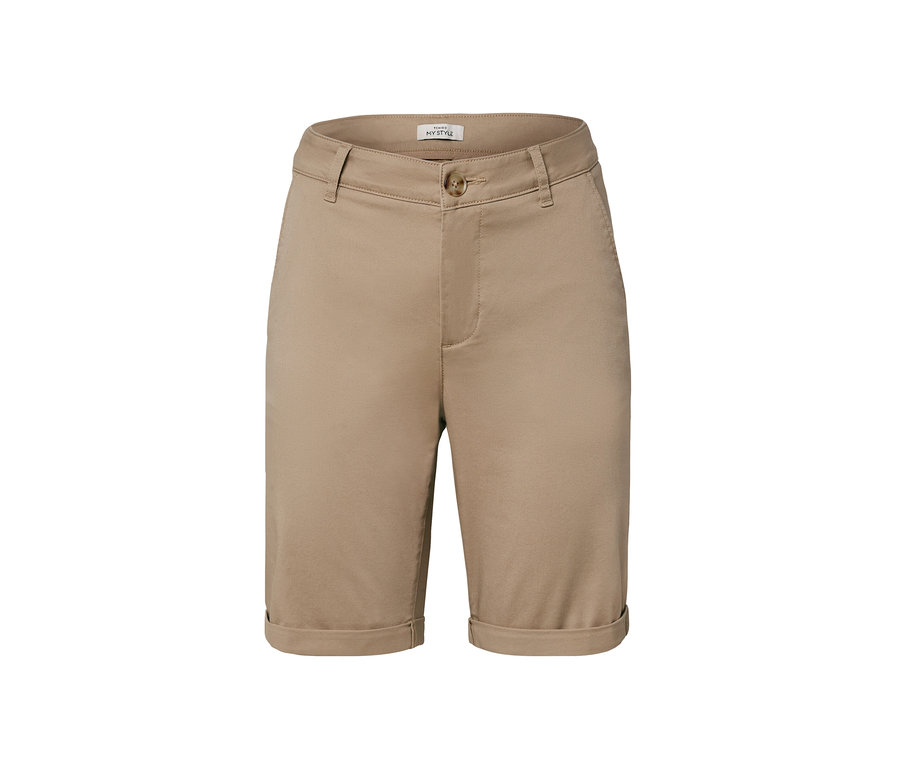 Beige Chino-Shorts.