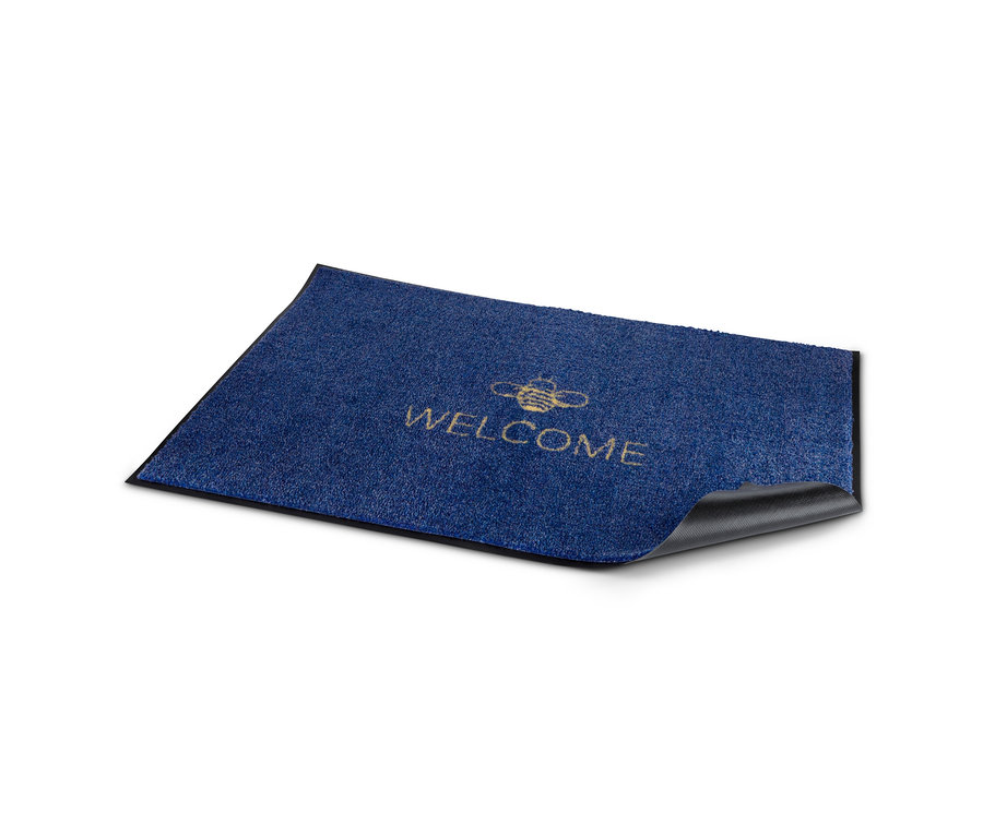 Eine blaue Fußmatte mit der Aufschrift "WELCOME".