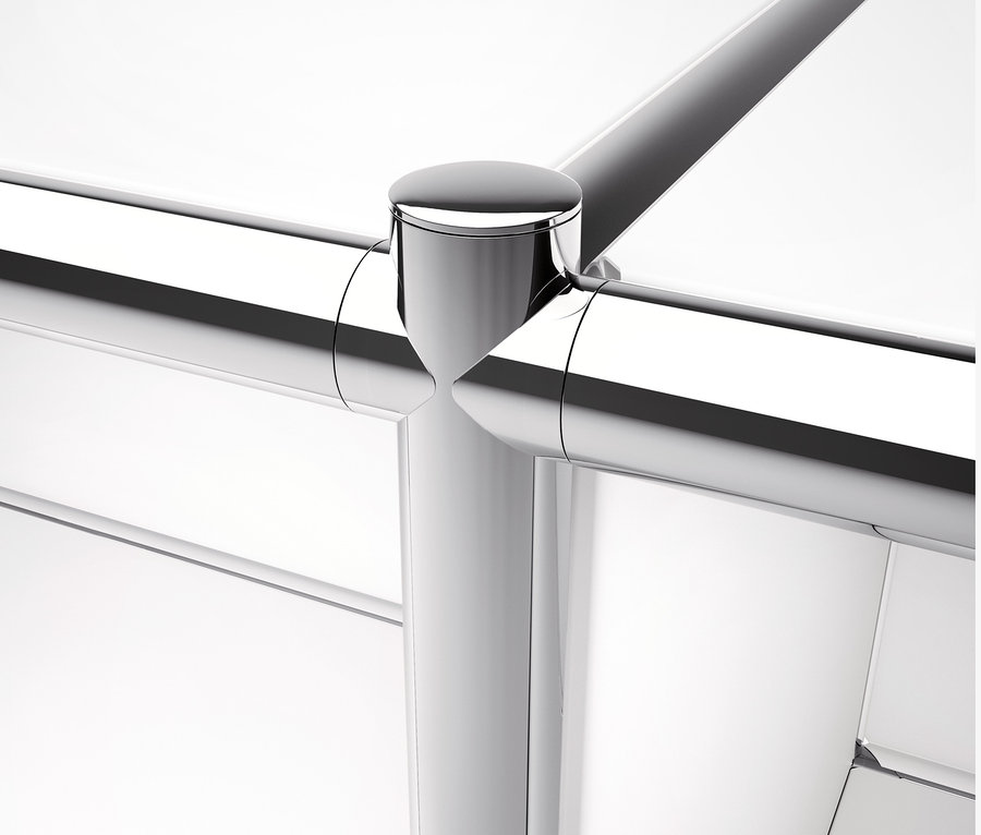 Detail einer verchromten Ecke eines CN3 Metallregals.