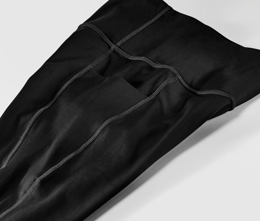 Detailaufnahme einer schwarzen Sporttight.