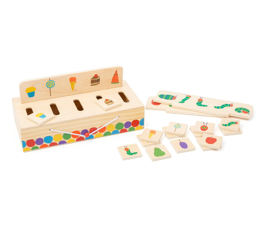 small foot Bildersortierbox »Raupe Nimmersatt« aus Holz mit Abbildungen von Lebensmitteln und Raupen.